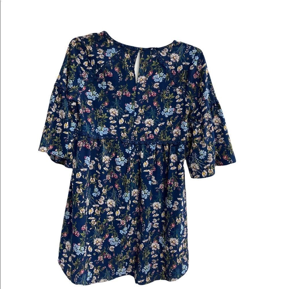 UMGEE,‎ USA, Women’s Blue Floral Top, Bell Sleeves, Empire Waist, Size Small,
